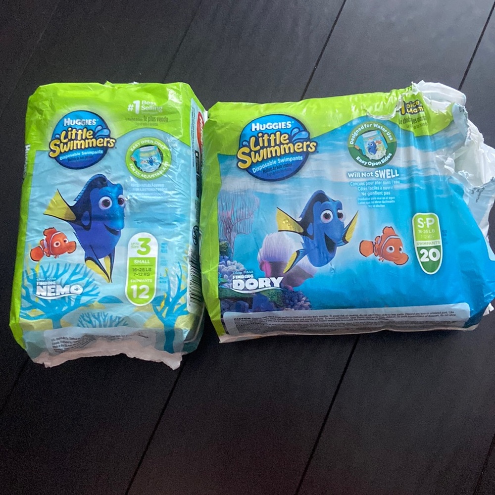 Huggies Little swimmers swim diapers size 3 (small) 16-26lbs 31ct. Total